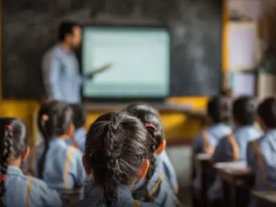 वोकेशनल ट्रेनर यूपी 1701 स्कूलों में 15000 मानदेय