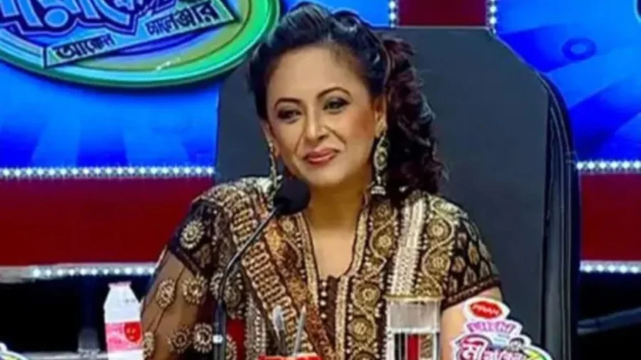 Sreelekha Mitra Forgot Glasses in Modi Poster Controversy