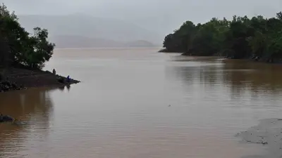 Satara Heavy Rain Shuts Schools and Roads
