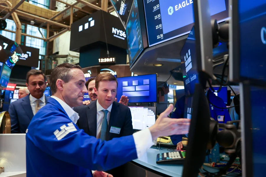 Veteran Fund Manager Secretly Buys Two ETFs