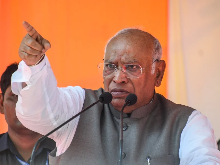 खरगे का केंद्र पर हमला, संसद में बढ़ा सियासी पारा