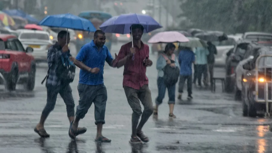 Monsoon Trough Heavy Rain Alert for South Bengal Wednesday