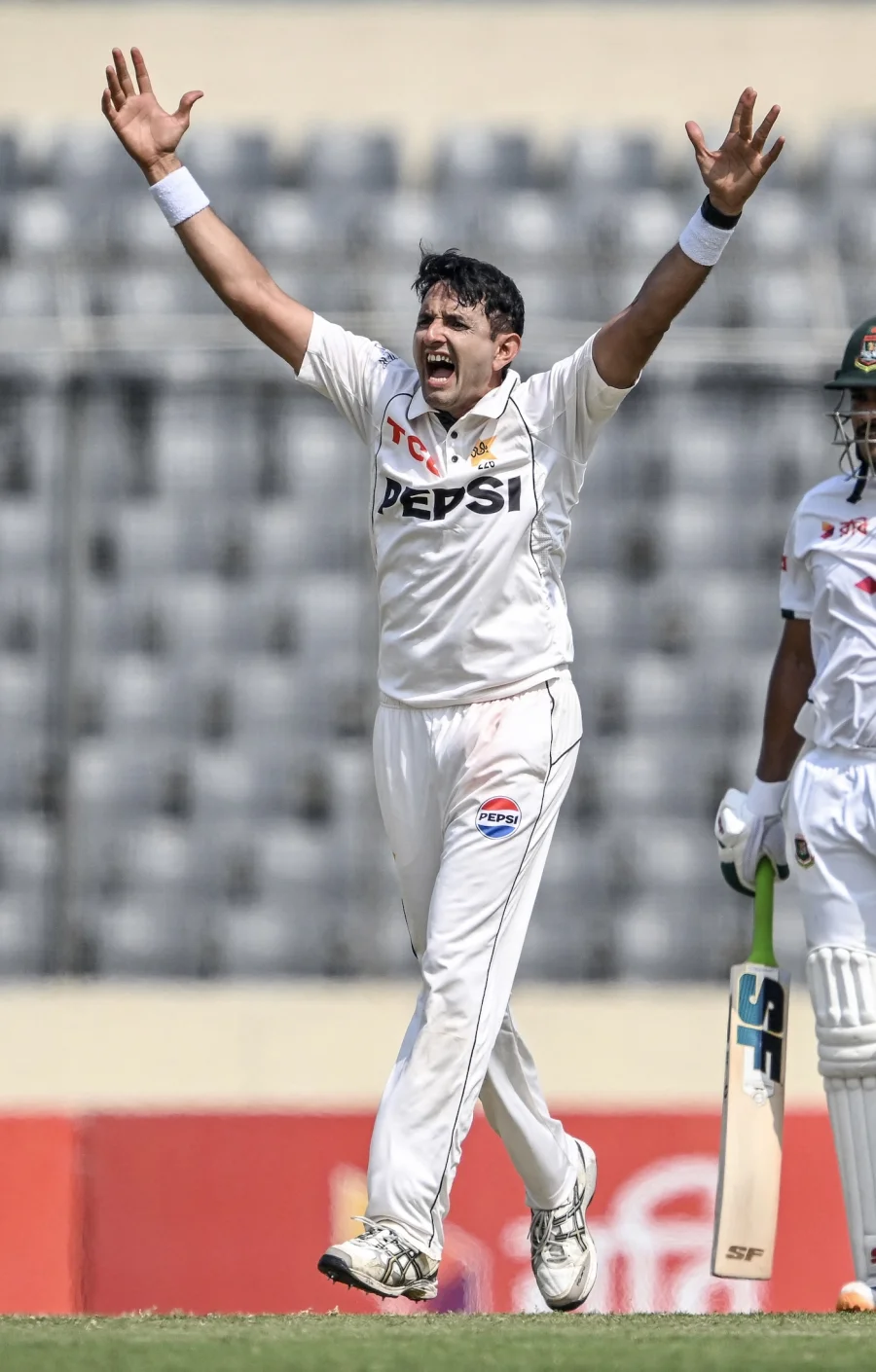 Pakistan vs England Warm-up Six Wickets Fall
