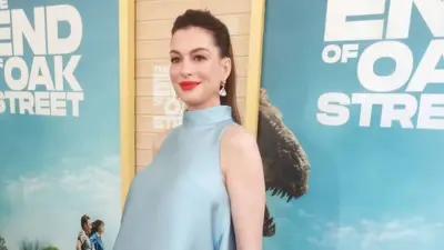Anne Hathaway Cries While Accepting Disney Legend Award