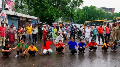 Lucknow Schoolgirls Protest Teacher Shortage Again