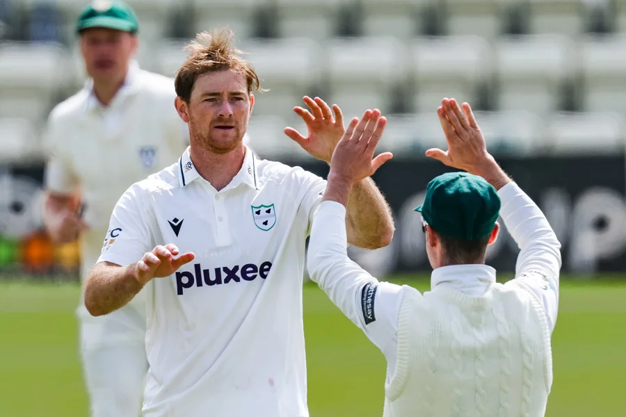 Worcestershire Seize Promotion Edge as Kent Collapse
